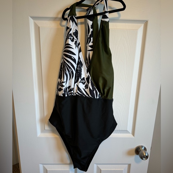 Swimsuit - Picture 1 of 3